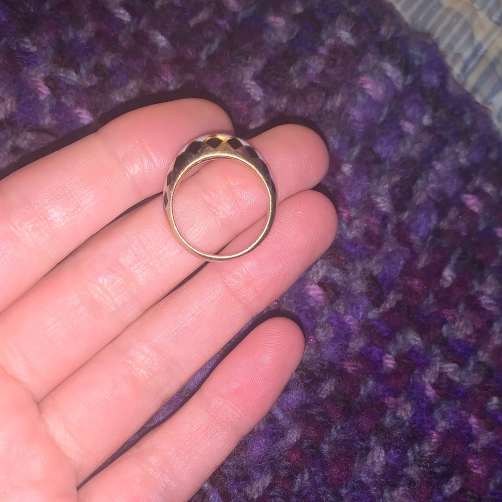 Elegant Gold and Black Women's Ring